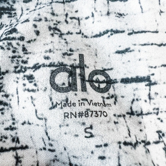 Alo Tech Lift Leggings - Picture 10 of 12